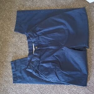 St John’s Bay Navy Taper Leg Pleated 3 Pocket Pants Size 4 Petite